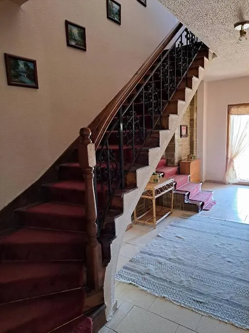 Elenis Villa 190Sqmeter With Private Parking And Garden 10Min Away From Thessaloniki Centre